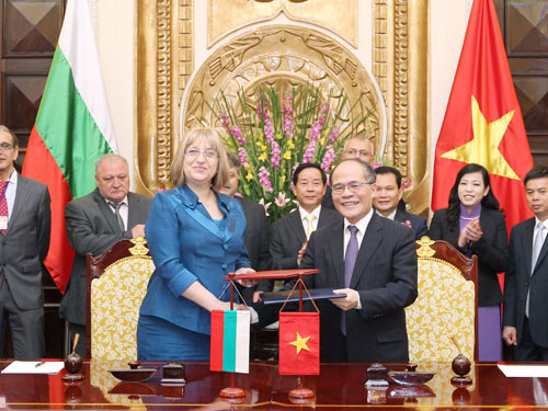 ຄະນະຜູ້ແທນຂັ້ນສູງສະພາແຫ່ງຊາດສ. Bulgaria ສິ້ນສຸດການຢ້ຽມຢາມ ຫວຽດນາມ ຢ່າງຈົບງາມ